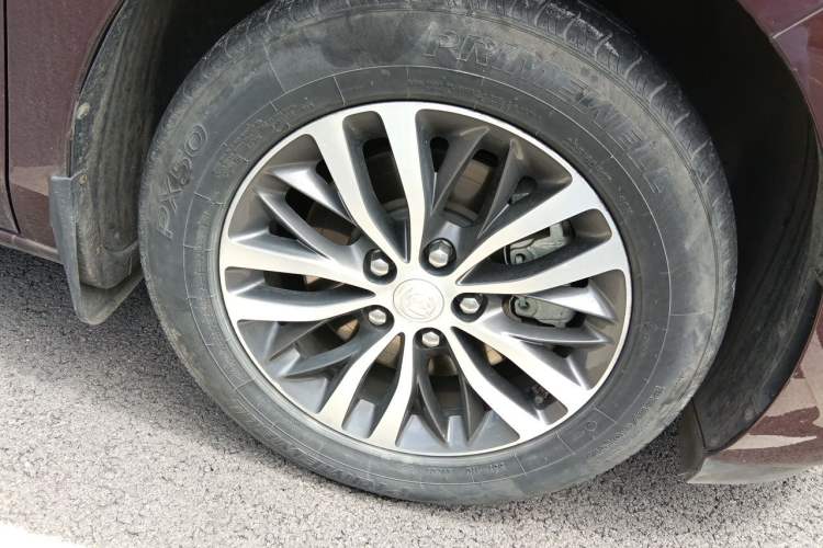Used Buick GL8 2022 ES Landtrek 653T Comfort Edition Right Front Wheel Hub