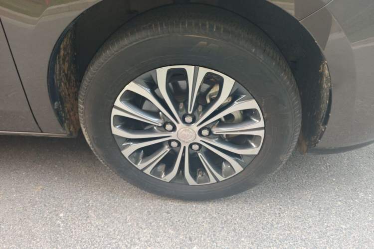 Used Buick GL8 2022 Land Cruiser Executive Class 652T Comfort Model Right Front Wheel Hub