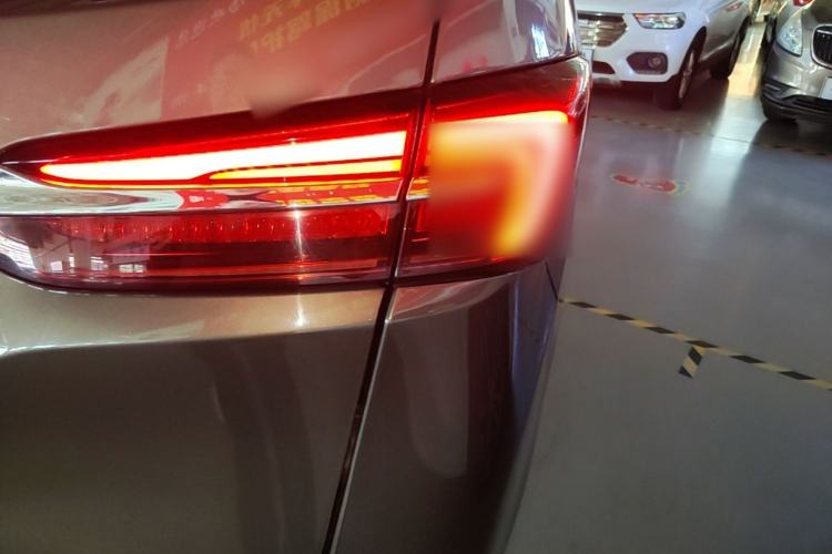 Used Buick GL8 2022 Land Cruiser Executive Class 652T Comfort Model Right Rear Taillight