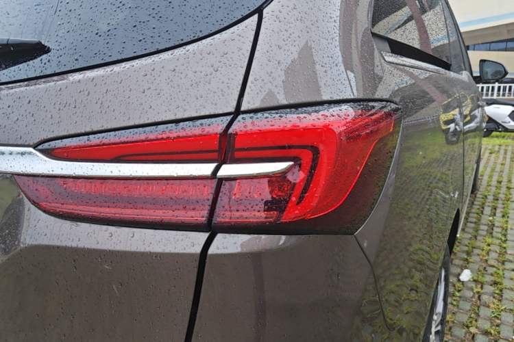Used Buick GL8 2022 Land Business Class 652T Luxury Model Right Rear Taillight