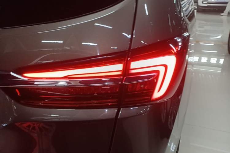 Used Buick GL8 2022 Land Cruiser Executive 652T Luxury Edition with Accessibility Features Right Rear Taillight