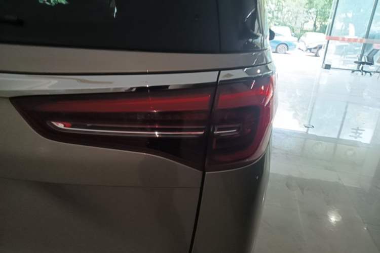 Used Buick GL8 2022 ES Landtrek 653T Luxury Edition Right Rear Taillight