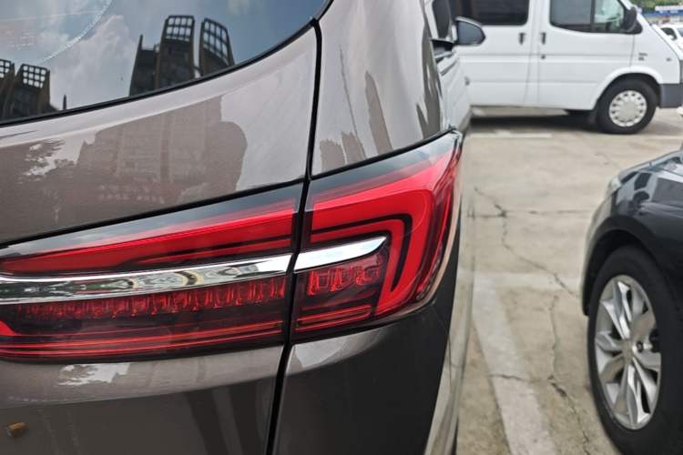 Used Buick GL8 2022 Land Cruiser Executive Class 652T Comfort Model Right Rear Taillight