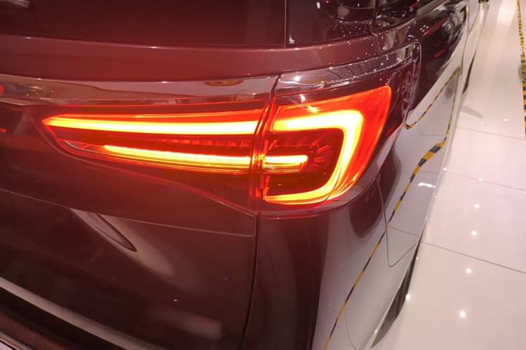 Used Buick GL8 2022 ES Land Cruiser 653T Smart Luxury Model Right Rear Taillight