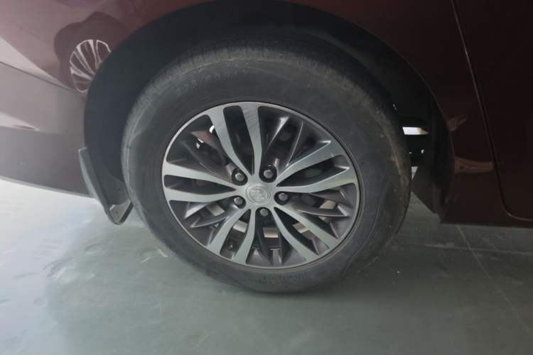 Used Buick GL8 2022 ES Landtrek 653T Comfort Edition Right Rear Wheel Hub