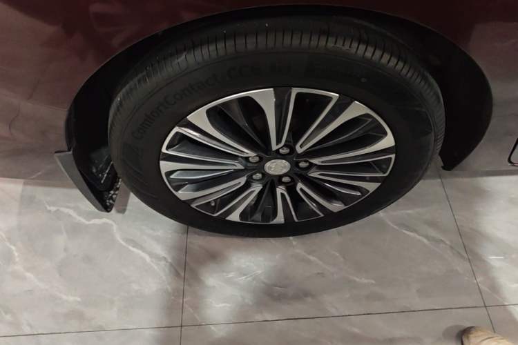 Used Buick GL8 2022 ES Land Cruiser 653T Luxury Model Right Rear Wheel Hub