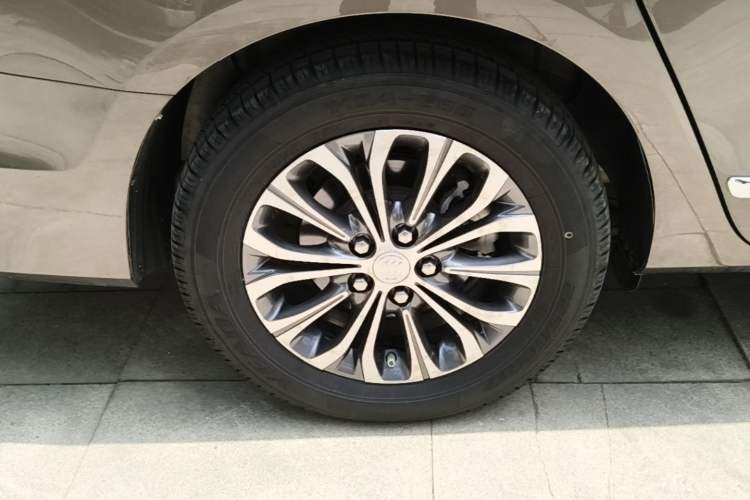 Used Buick GL8 2022 Land Business Class 652T Luxury Model Right Rear Wheel Hub