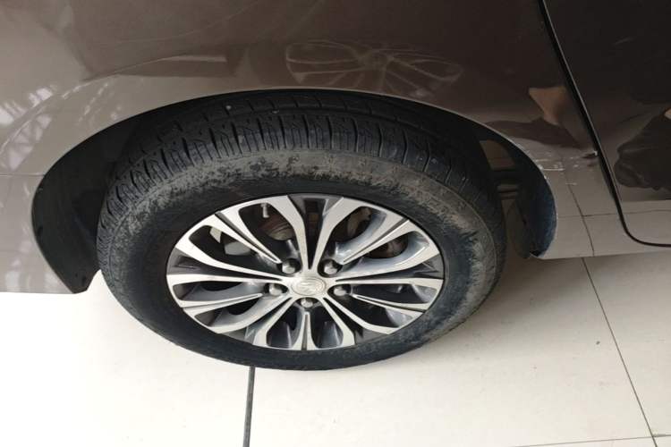 Used Buick GL8 2022 Land Cruiser Executive Class 652T Comfort Model Right Rear Wheel Hub