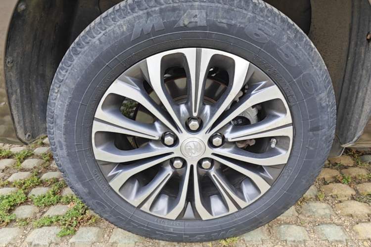 Used Buick GL8 2022 Land Business Class 652T Luxury Model Right Rear Wheel Hub