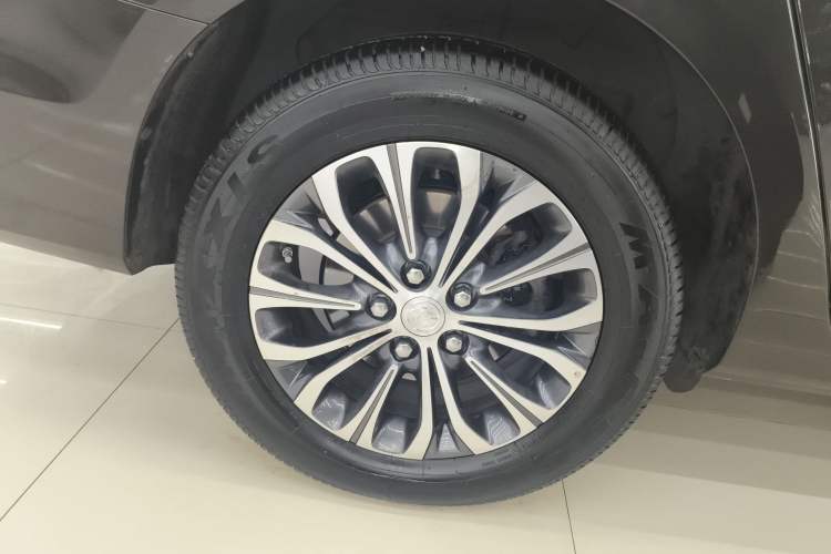 Used Buick GL8 2022 Land Cruiser Executive Class 652T Comfort Model Right Rear Wheel Hub