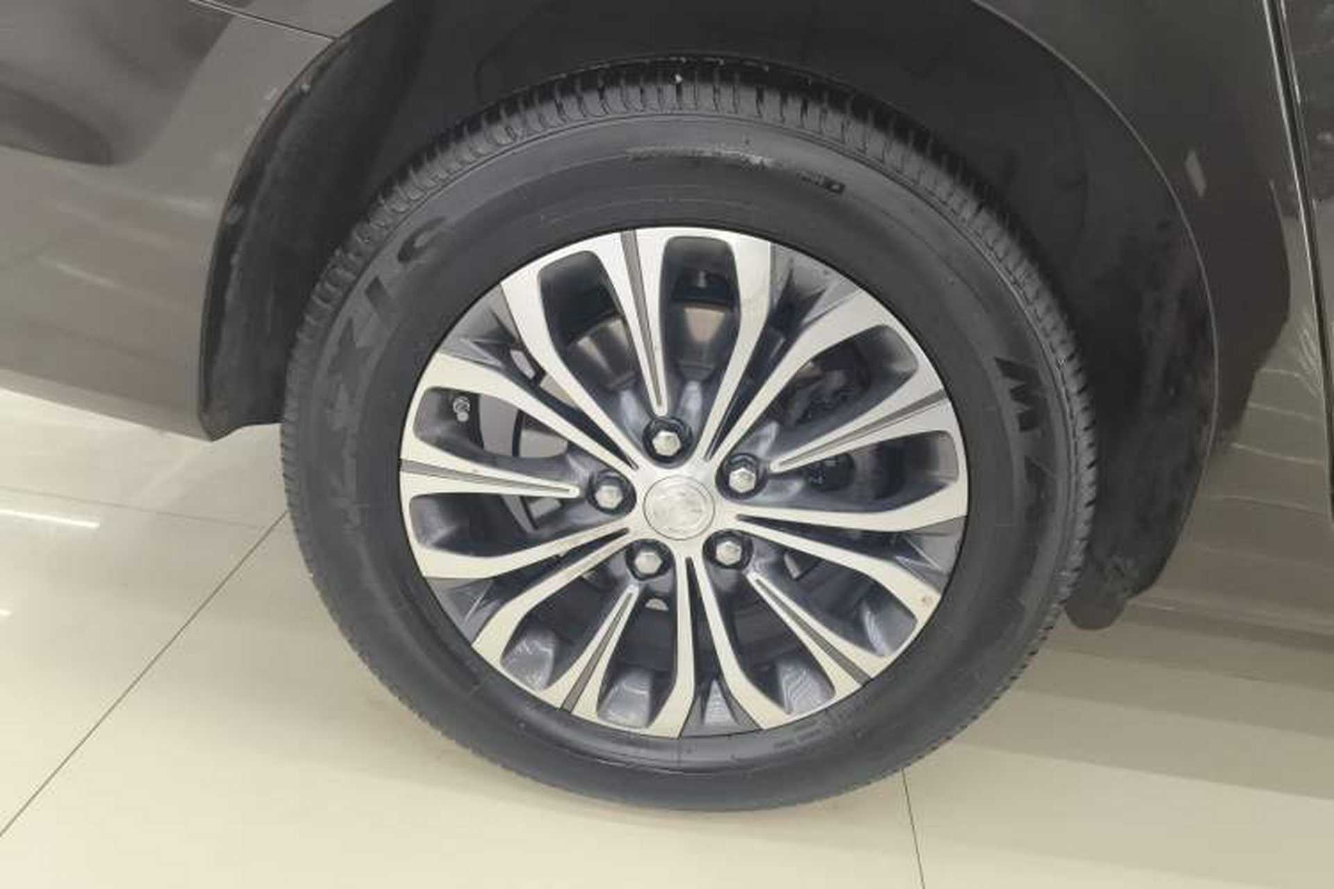 Used Buick GL8 2022 Land Cruiser Executive Class 652T Comfort Model Right Rear Wheel Hub