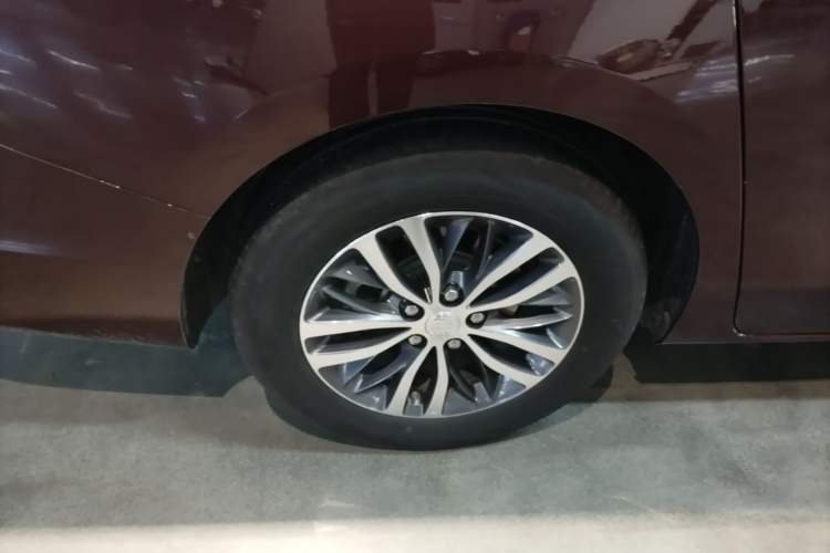 Used Buick GL8 2022 ES Landtrek 653T Luxury Edition Right Rear Wheel Hub