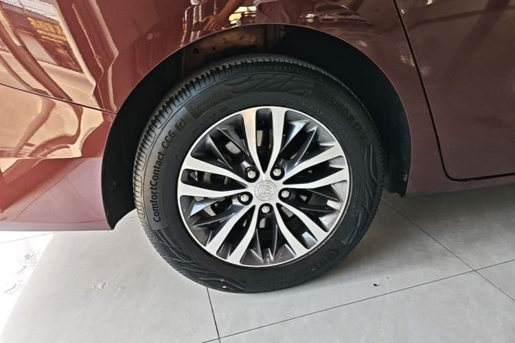 Used Buick GL8 2022 ES Landtrek 653T Comfort Edition Right Rear Wheel Hub