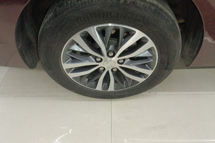 Used Buick GL8 2022 ES Landtrek 653T Luxury Edition Right Rear Wheel Hub
