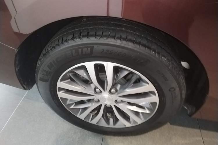 Used Buick GL8 2022 ES Landtrek 653T Comfort Edition Right Rear Wheel Hub