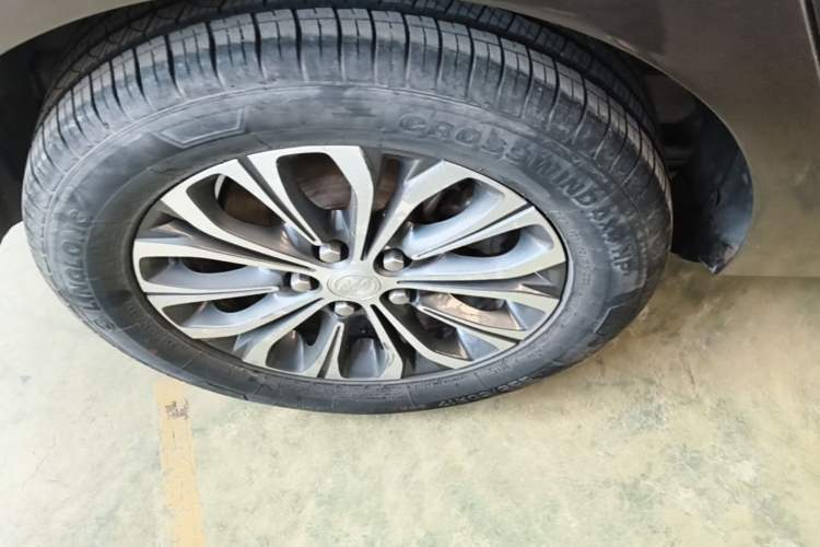 Used Buick GL8 2022 Land Business Class 652T Luxury Model Right Rear Wheel Hub