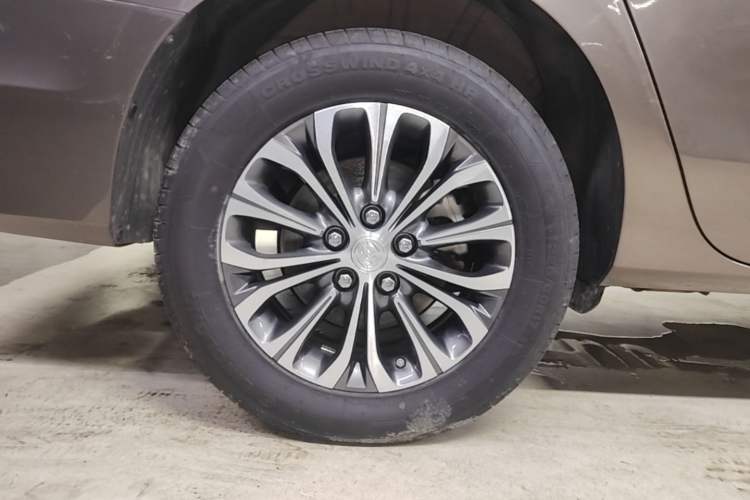 Used Buick GL8 2022 Land Cruiser Executive Class 652T Comfort Model Right Rear Wheel Hub