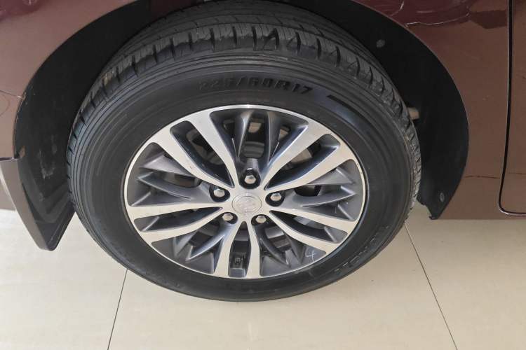 Used Buick GL8 2022 ES Landtrek 653T Luxury Edition Right Rear Wheel Hub