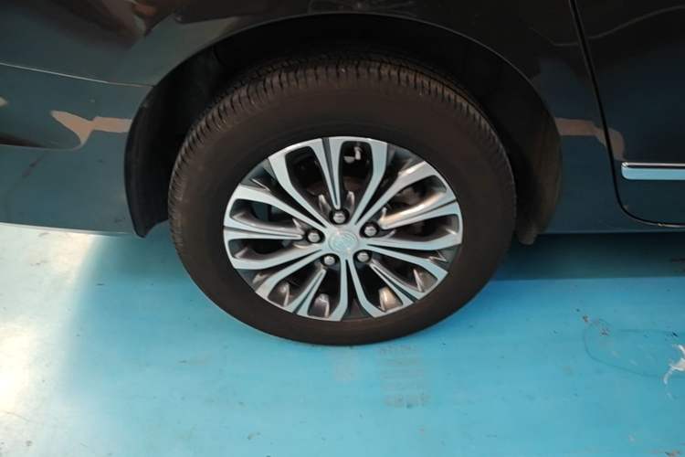 Used Buick GL8 2022 Land Business Class 652T Luxury Model Right Rear Wheel Hub