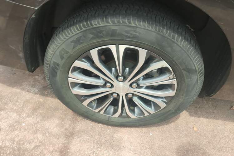 Used Buick GL8 2022 Land Business Class 652T Luxury Model Right Rear Wheel Hub