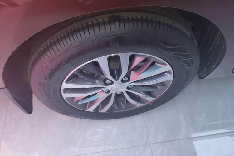 Used Buick GL8 2022 ES Landtrek 653T Comfort Edition Right Rear Wheel Hub