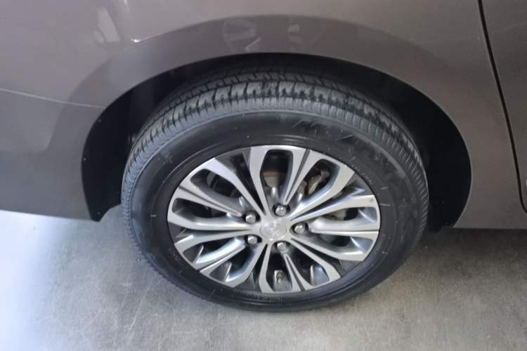 Used Buick GL8 2022 Land Executive Class 652T Prestige Model Right Rear Wheel Hub