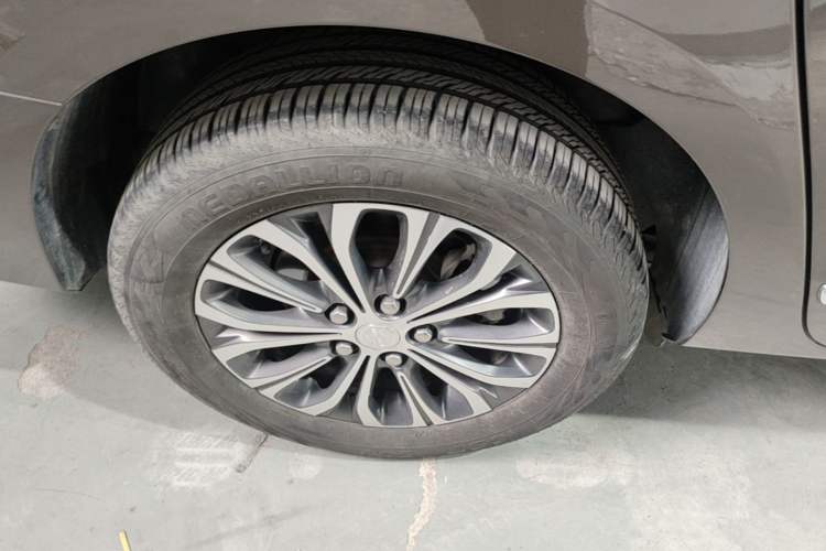 Used Buick GL8 2022 Land Business Class 652T Luxury Model Right Rear Wheel Hub