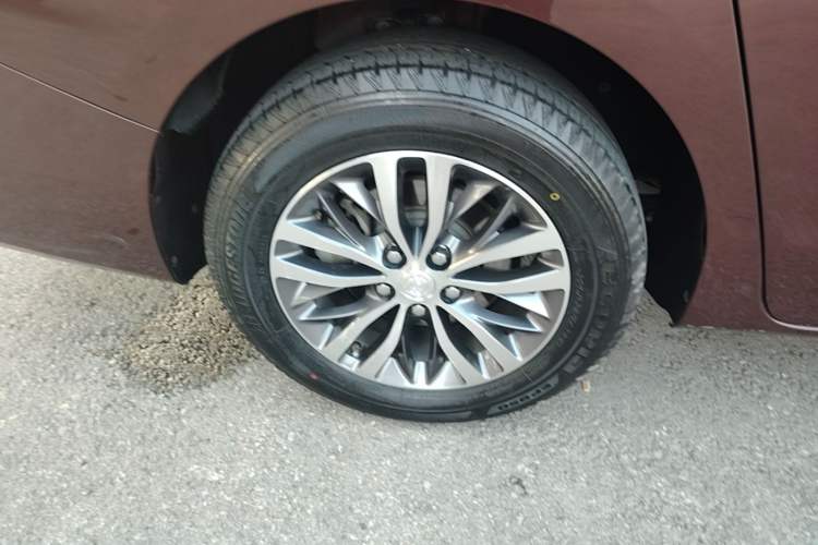 Used Buick GL8 2022 ES Landtrek 653T Luxury Edition Right Rear Wheel Hub