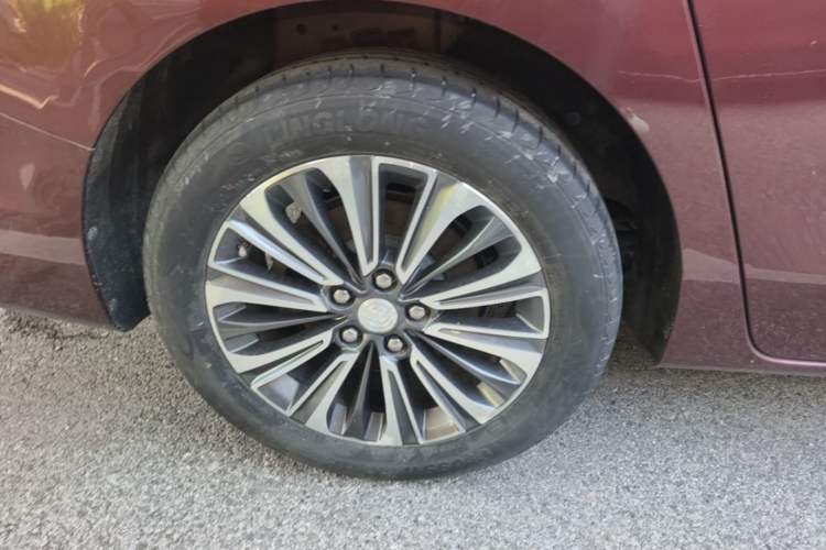 Used Buick GL8 2022 ES Land Cruiser 653T Luxury Model Right Rear Wheel Hub