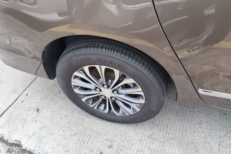 Used Buick GL8 2022 Land Business Class 652T Luxury Model Right Rear Wheel Hub