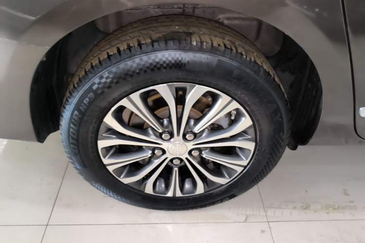 Used Buick GL8 2022 Land Business Class 652T Luxury Model Right Rear Wheel Hub
