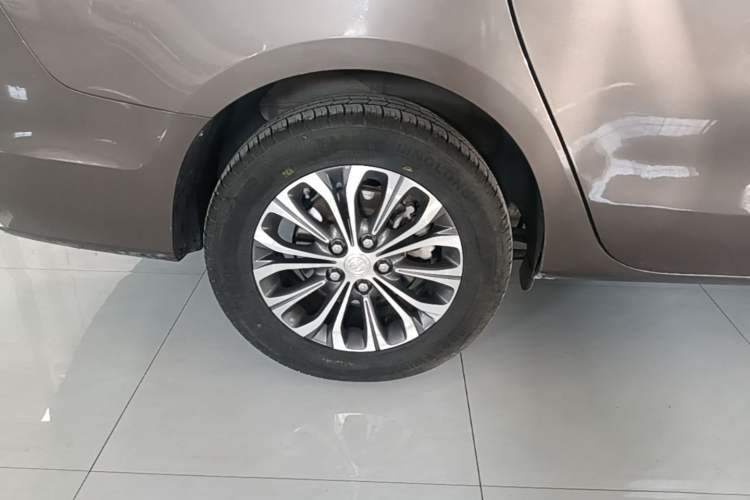 Used Buick GL8 2022 Land Cruiser Executive Class 652T Comfort Model Right Rear Wheel Hub