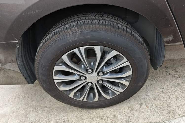 Used Buick GL8 2022 Land Cruiser Executive Class 652T Comfort Model Right Rear Wheel Hub