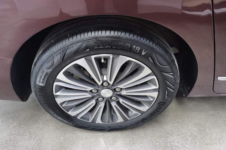 Used Buick GL8 2022 ES Landtrek 653T Flagship Model Right Rear Wheel Hub