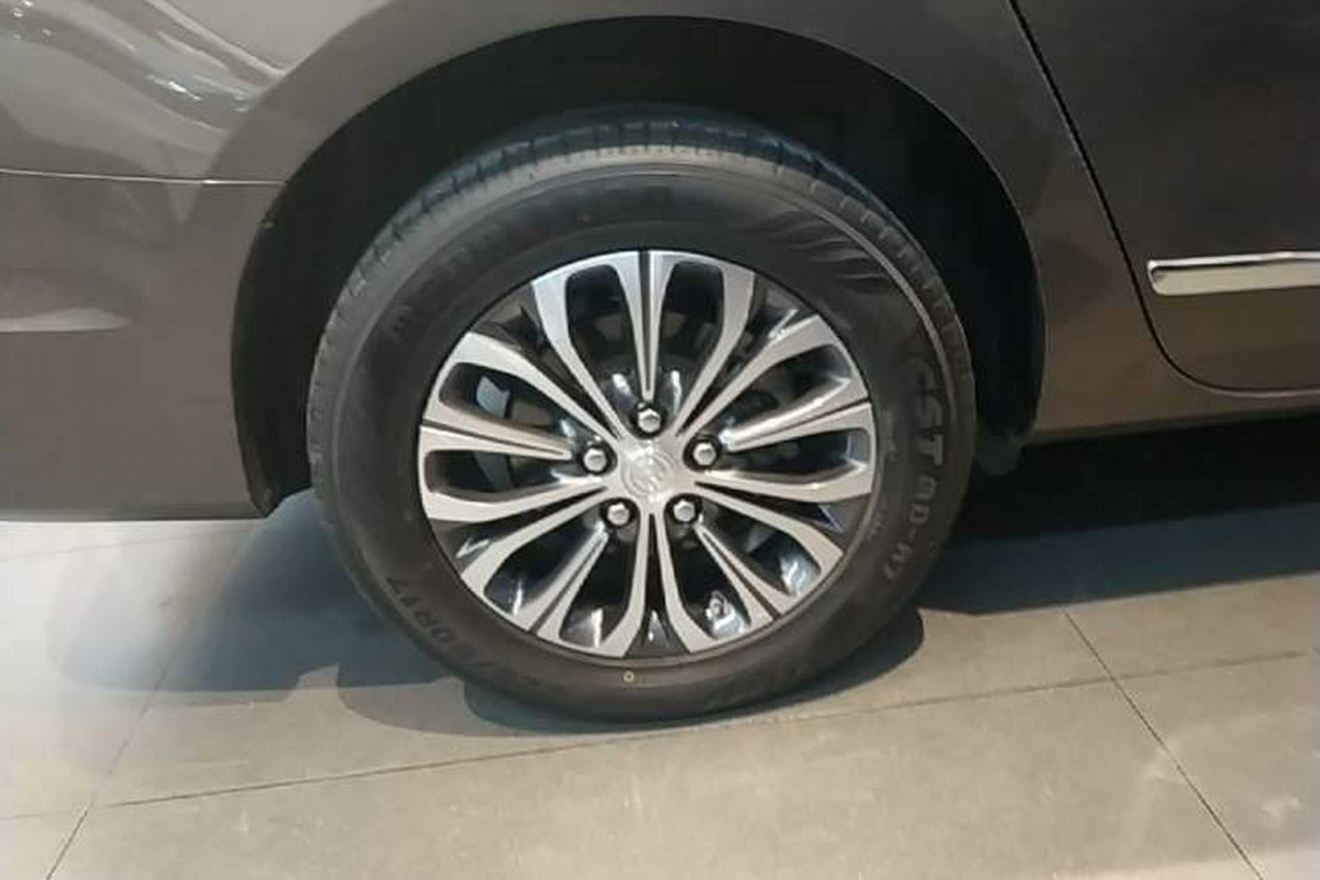 Used Buick GL8 2022 Land Business Class 652T Luxury Model Right Rear Wheel Hub