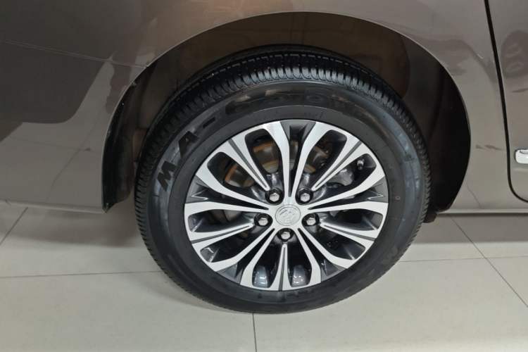 Used Buick GL8 2022 Land Business Class 652T Luxury Model Right Rear Wheel Hub
