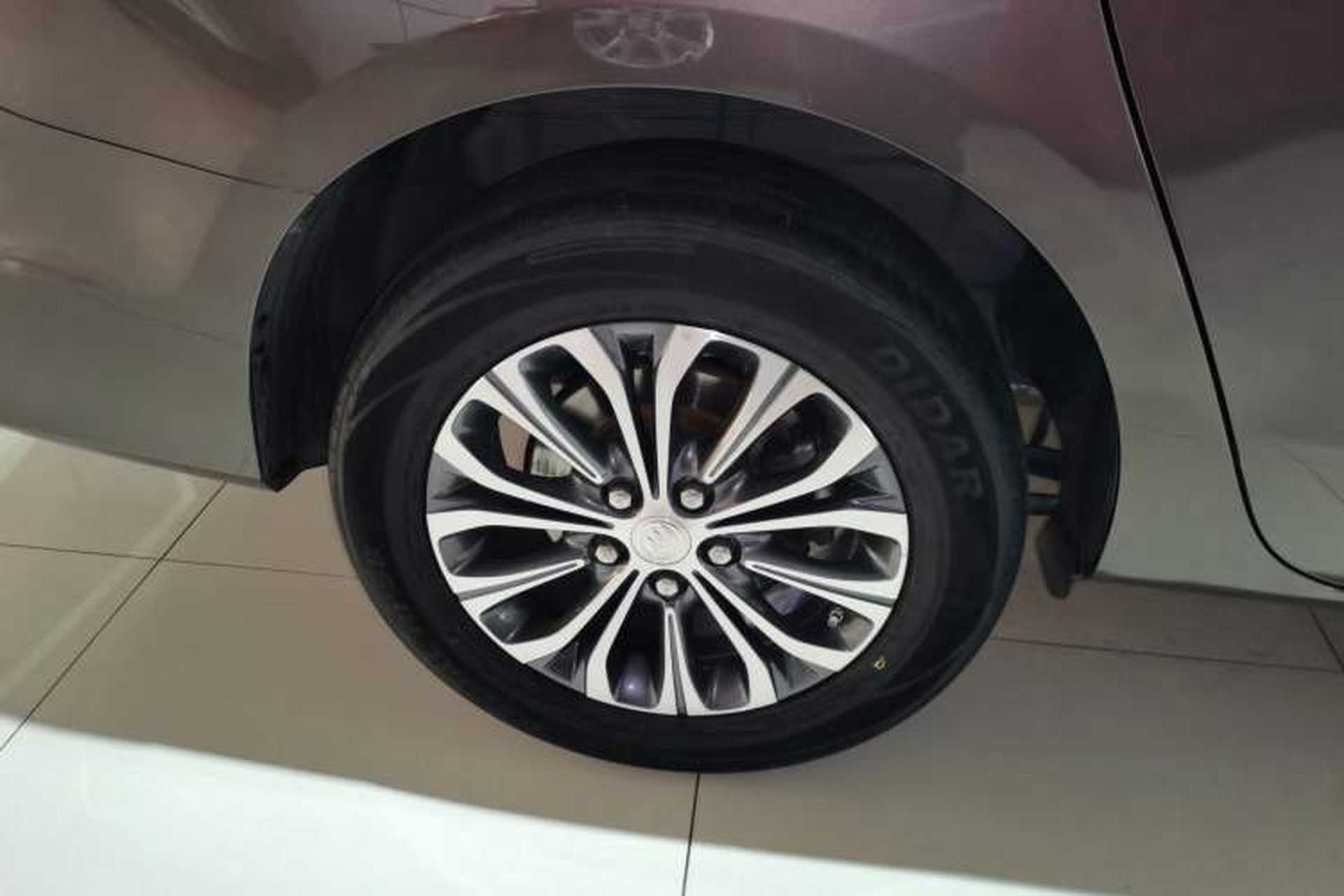 Used Buick GL8 2022 Land Cruiser Executive Class 652T Comfort Model Right Rear Wheel Hub