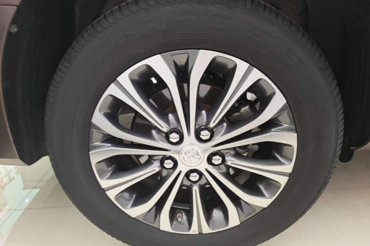 Used Buick GL8 2022 Land Business Class 652T Luxury Model Right Rear Wheel Hub