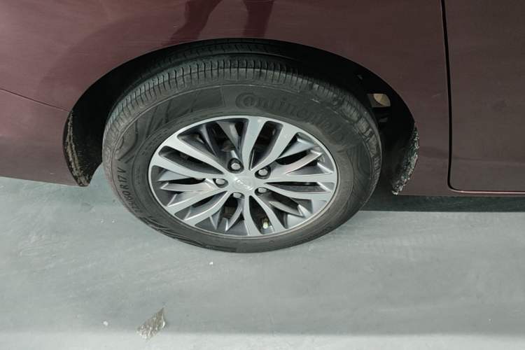 Used Buick GL8 2022 ES Landtrek 653T Comfort Edition Right Rear Wheel Hub