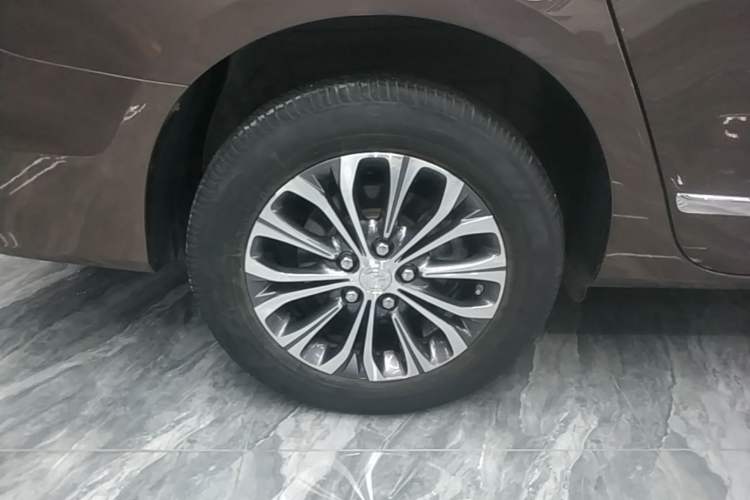 Used Buick GL8 2022 Land Business Class 652T Luxury Model Right Rear Wheel Hub