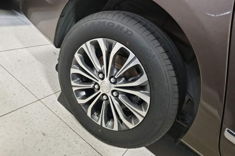 Used Buick GL8 2022 Land Business Class 652T Luxury Model Right Rear Wheel Hub