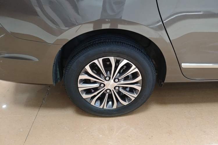 Used Buick GL8 2022 Land Business Class 652T Luxury Model Right Rear Wheel Hub