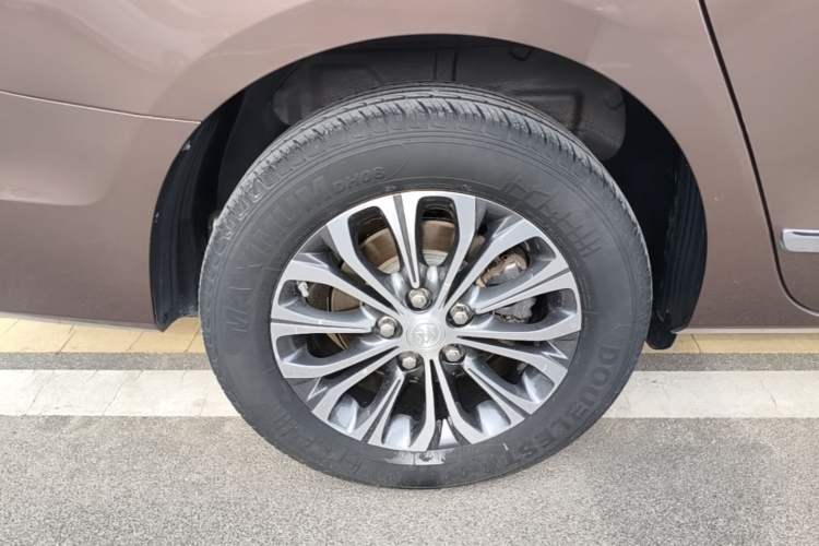 Used Buick GL8 2022 Land Business Class 652T Luxury Model Right Rear Wheel Hub