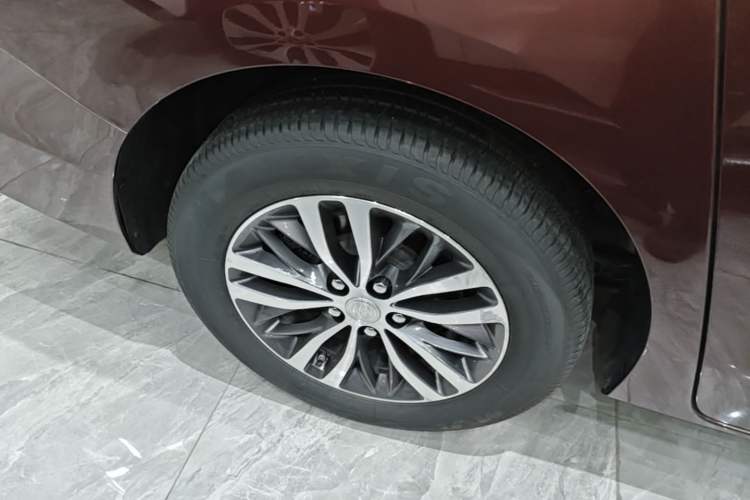 Used Buick GL8 2022 ES Landtrek 653T Luxury Edition Right Rear Wheel Hub