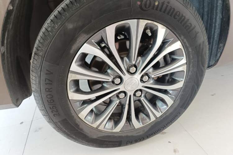 Used Buick GL8 2022 Land Cruiser Executive Class 652T Comfort Model Right Rear Wheel Hub