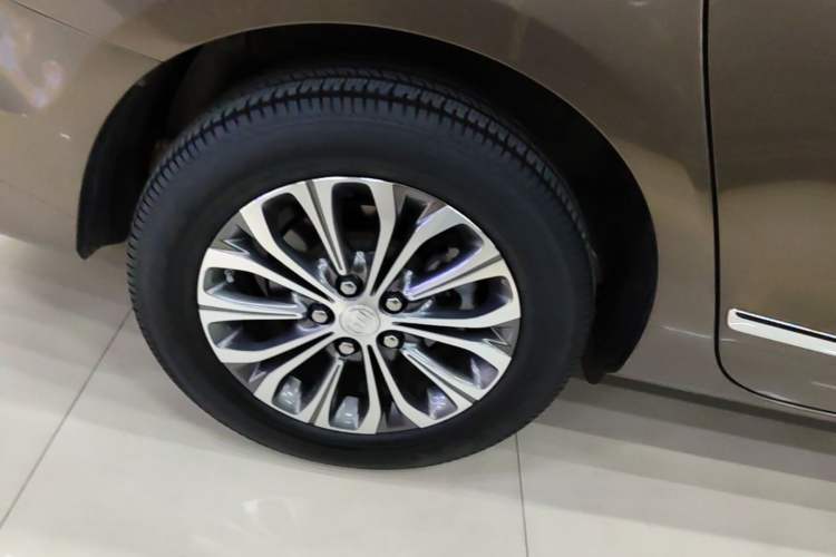Used Buick GL8 2022 Land Business Class 652T Luxury Model Right Rear Wheel Hub