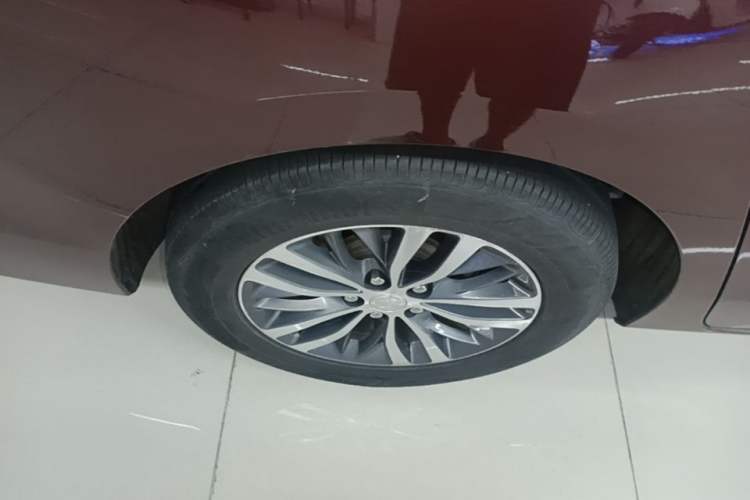 Used Buick GL8 2022 ES Landtrek 653T Comfort Edition Right Rear Wheel Hub