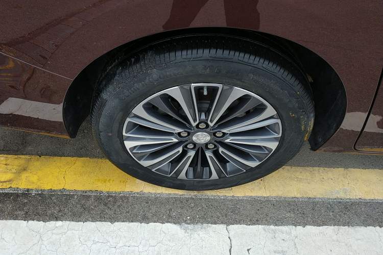Used Buick GL8 2022 ES Land Cruiser 653T Luxury Model Right Rear Wheel Hub
