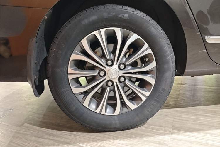 Used Buick GL8 2022 Land Business Class 652T Luxury Model Right Rear Wheel Hub