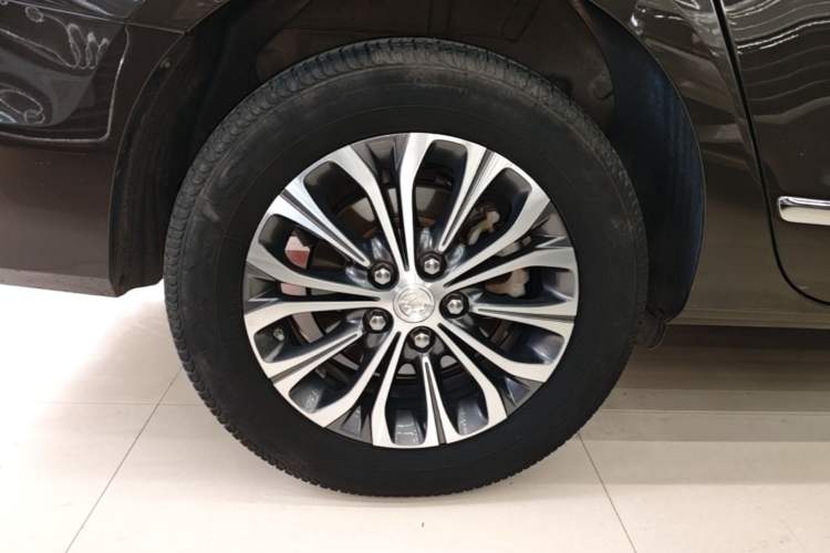 Used Buick GL8 2022 Land Business Class 652T Luxury Model Right Rear Wheel Hub